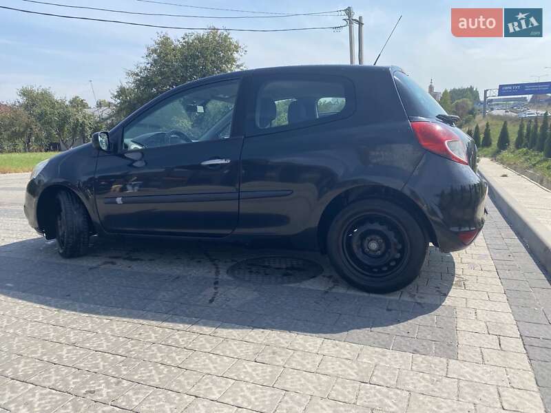 Хэтчбек Renault Clio 2010 в Львове