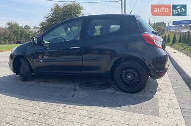 Хэтчбек Renault Clio 2010 в 