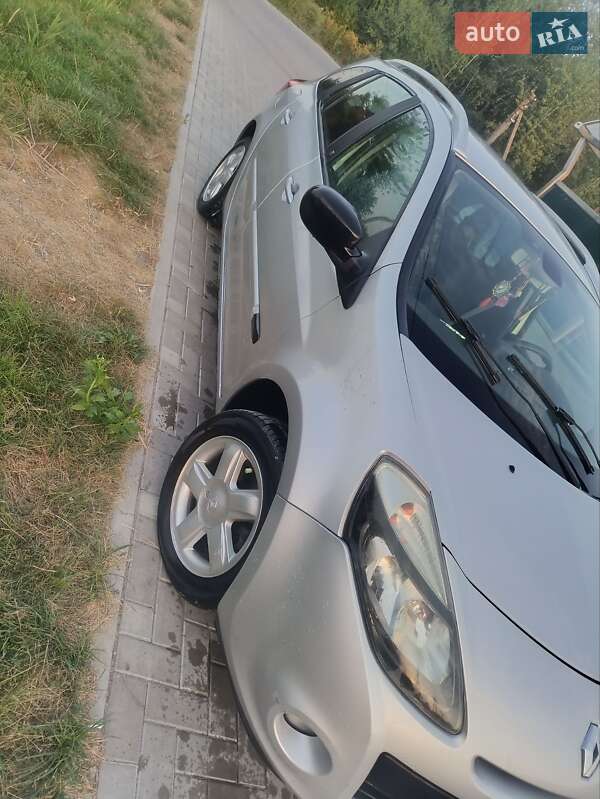 Универсал Renault Clio 2011 в 