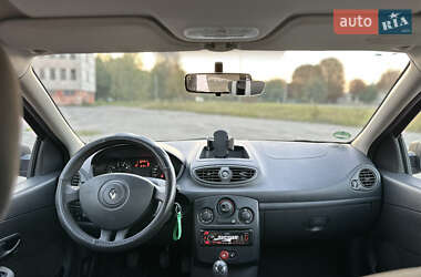 Хэтчбек Renault Clio 2009 в 