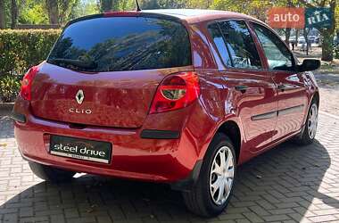 Хэтчбек Renault Clio 2007 в 