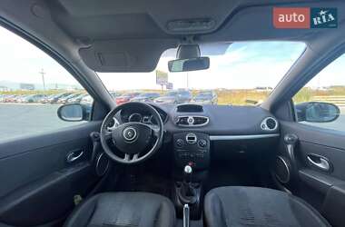 Хэтчбек Renault Clio 2011 в 