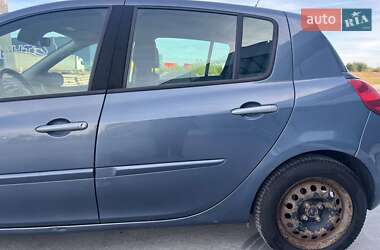 Хэтчбек Renault Clio 2011 в 
