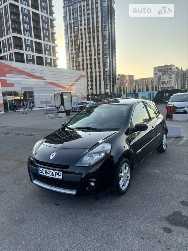 Хэтчбек Renault Clio 2011 в Львове