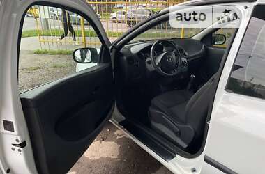 Хэтчбек Renault Clio 2013 в 