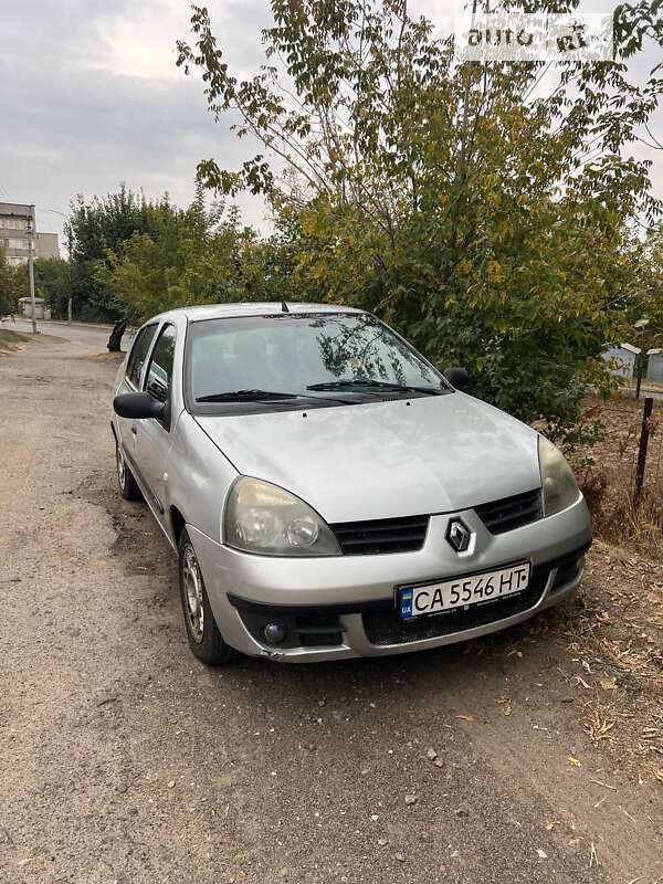 Седан Renault Clio 2006 в Смілі