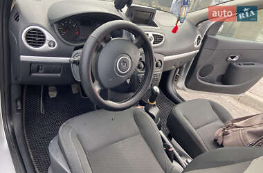 Хэтчбек Renault Clio 2009 в 