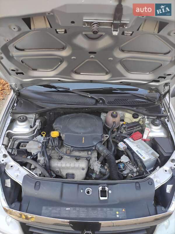 Седан Renault Clio 2011 в Херсоне
