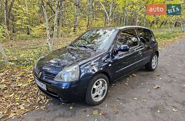 Хэтчбек Renault Clio 2004 в 