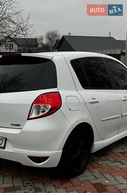Хэтчбек Renault Clio 2012 в 