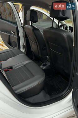 Хэтчбек Renault Clio 2012 в 