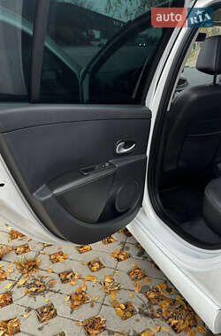 Хэтчбек Renault Clio 2012 в 