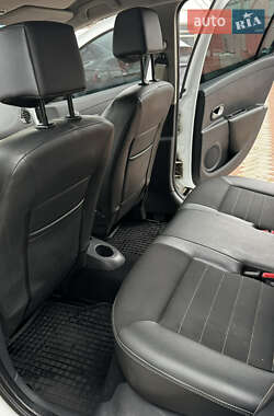 Хэтчбек Renault Clio 2012 в 