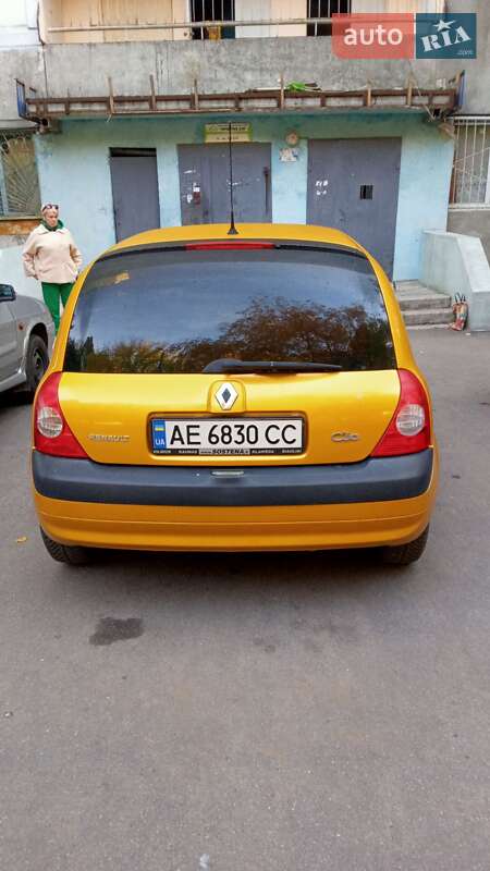 Хетчбек Renault Clio 2003 в 
