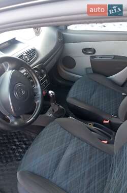 Хэтчбек Renault Clio 2006 в Житомире