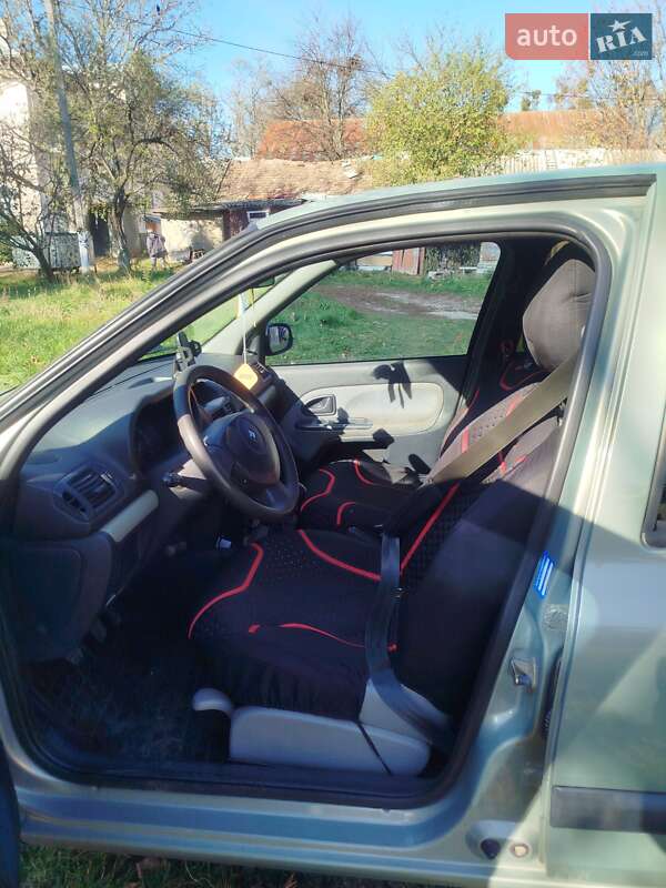 Хэтчбек Renault Clio 2003 в Черновцах