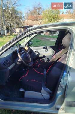Хэтчбек Renault Clio 2003 в 