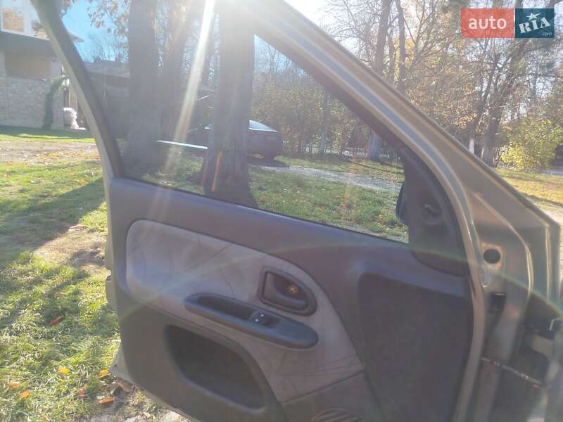 Хэтчбек Renault Clio 2003 в Черновцах