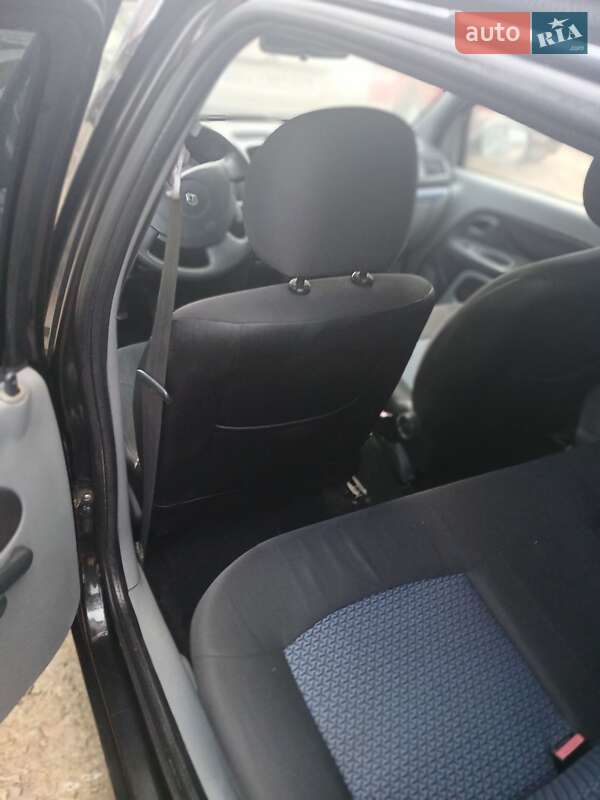 Седан Renault Clio 2007 в Борщеве