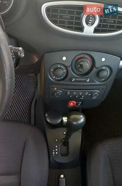 Хэтчбек Renault Clio 2007 в 