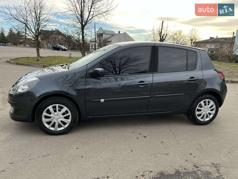 Хэтчбек Renault Clio 2006 в Калуше