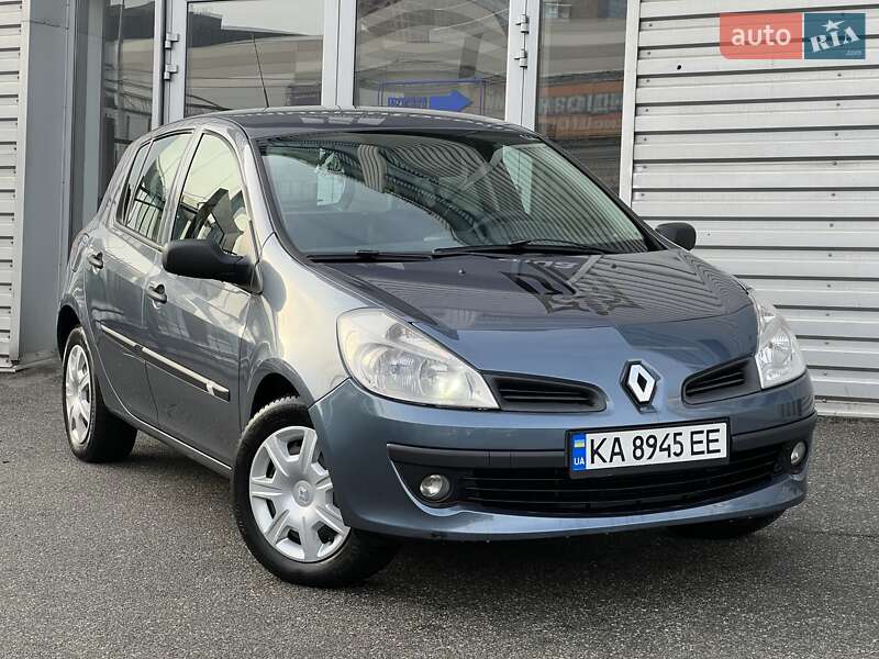 Хэтчбек Renault Clio 2006 в 