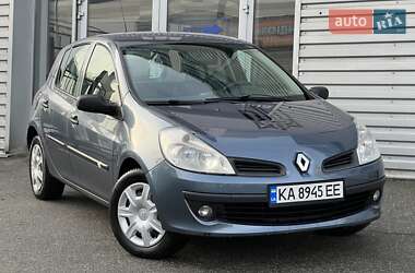 Хэтчбек Renault Clio 2006 в 