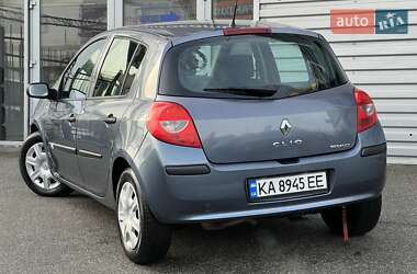 Хэтчбек Renault Clio 2006 в 