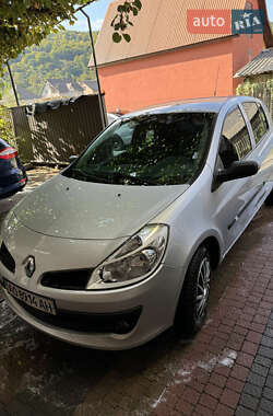 Хетчбек Renault Clio 2006 в Іршаві