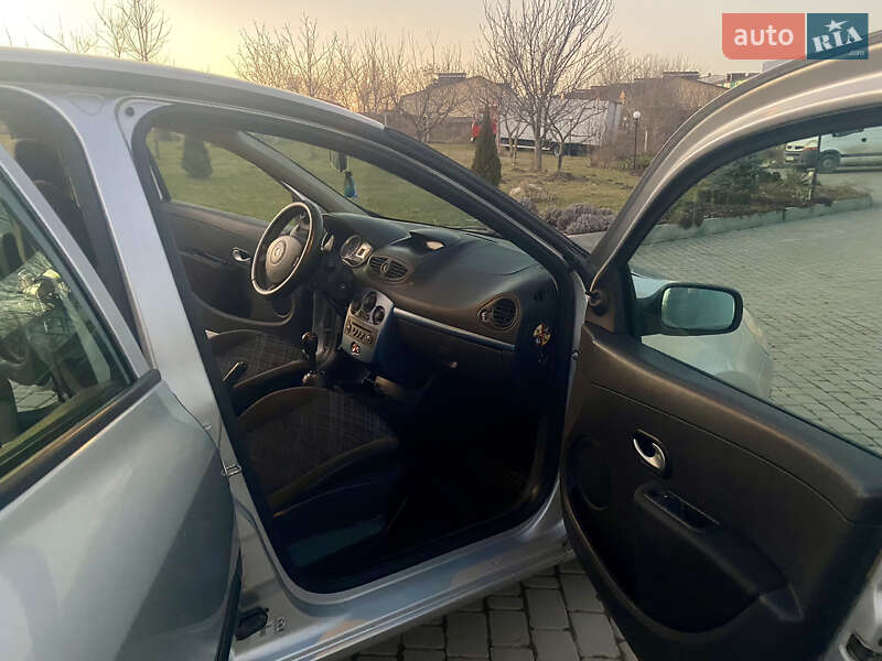 Хэтчбек Renault Clio 2007 в Каменец-Подольском
