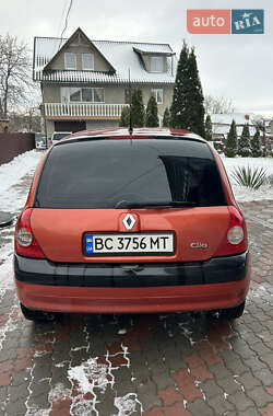 Хэтчбек Renault Clio 2003 в 