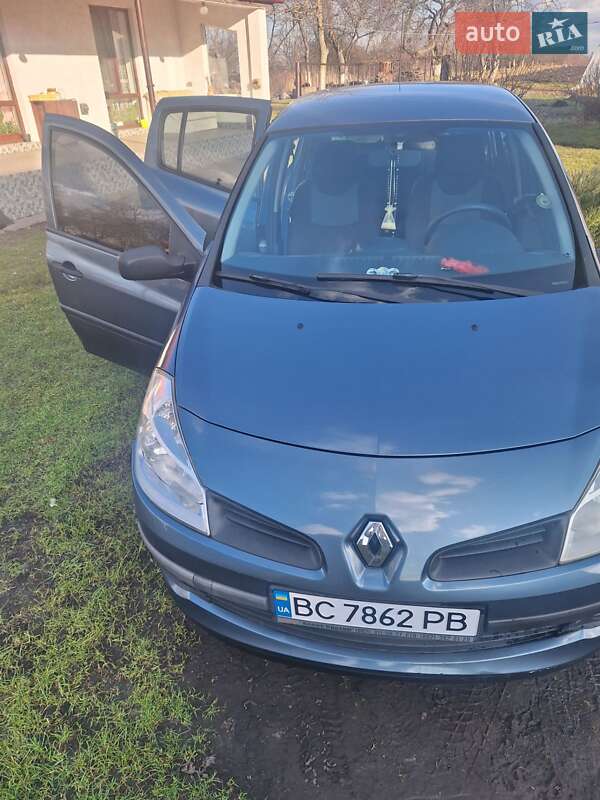 Хэтчбек Renault Clio 2006 в Городке