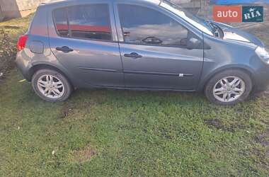 Хэтчбек Renault Clio 2006 в 