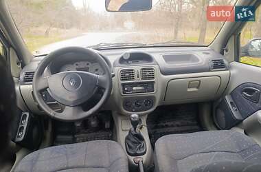 Хэтчбек Renault Clio 2003 в 