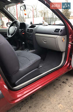 Хэтчбек Renault Clio 2003 в 