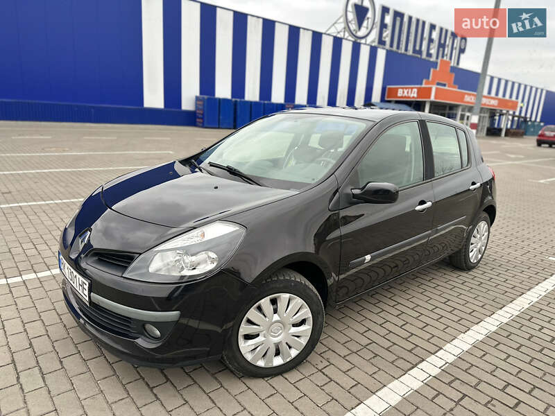 Хетчбек Renault Clio 2006 в Дубні