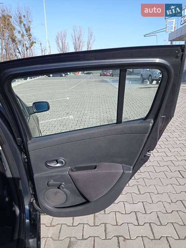 Хэтчбек Renault Clio 2006 в Виннице