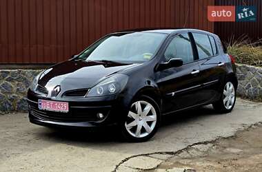 Хэтчбек Renault Clio 2006 в 