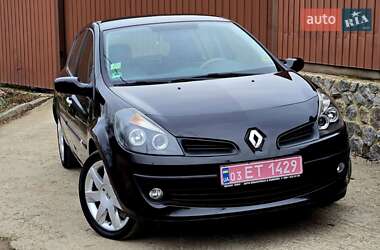 Хэтчбек Renault Clio 2006 в 