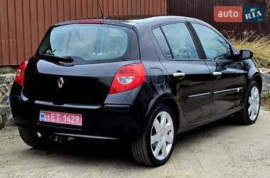 Хэтчбек Renault Clio 2006 в 
