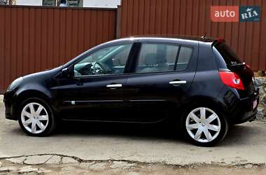 Хэтчбек Renault Clio 2006 в 