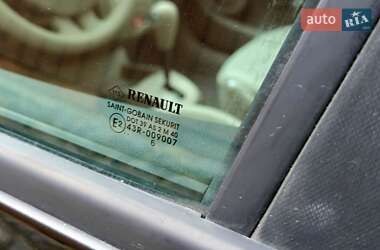 Хэтчбек Renault Clio 2006 в 