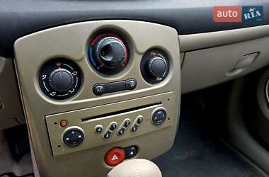 Хэтчбек Renault Clio 2006 в 