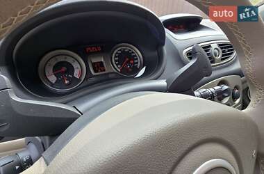 Хэтчбек Renault Clio 2006 в 