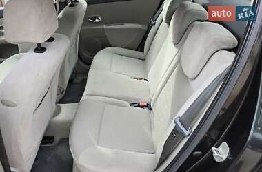 Хэтчбек Renault Clio 2006 в 