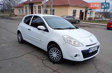 Хэтчбек Renault Clio 2011 в Каменке