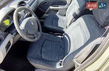 Хэтчбек Renault Clio 2003 в 