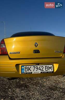 Хэтчбек Renault Clio 2002 в 