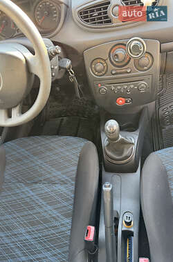 Хэтчбек Renault Clio 2008 в 