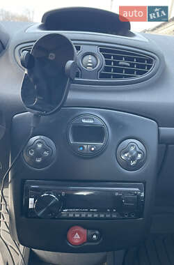 Хэтчбек Renault Clio 2007 в 